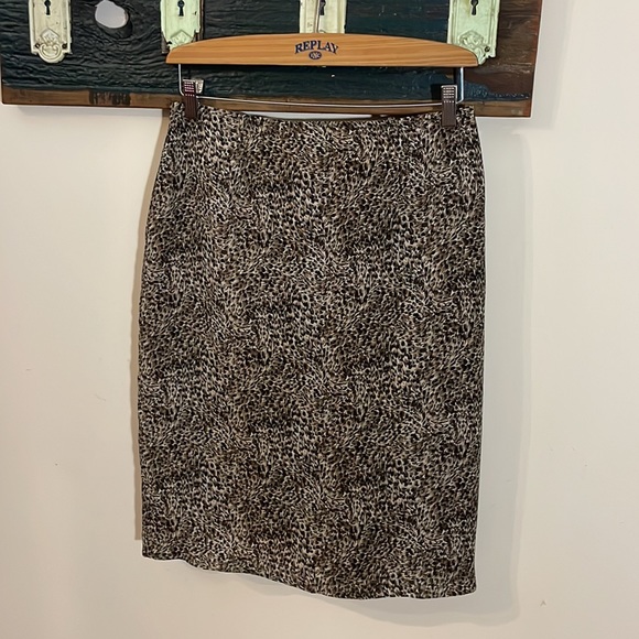 2/$25 90’s Jones Designs Leopard Print Skirt Size 10 - Picture 5 of 14